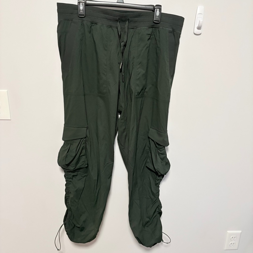 Lululemon Beyond the Studio Cargo Pants Womens Green  XL Jogger LW5GILS